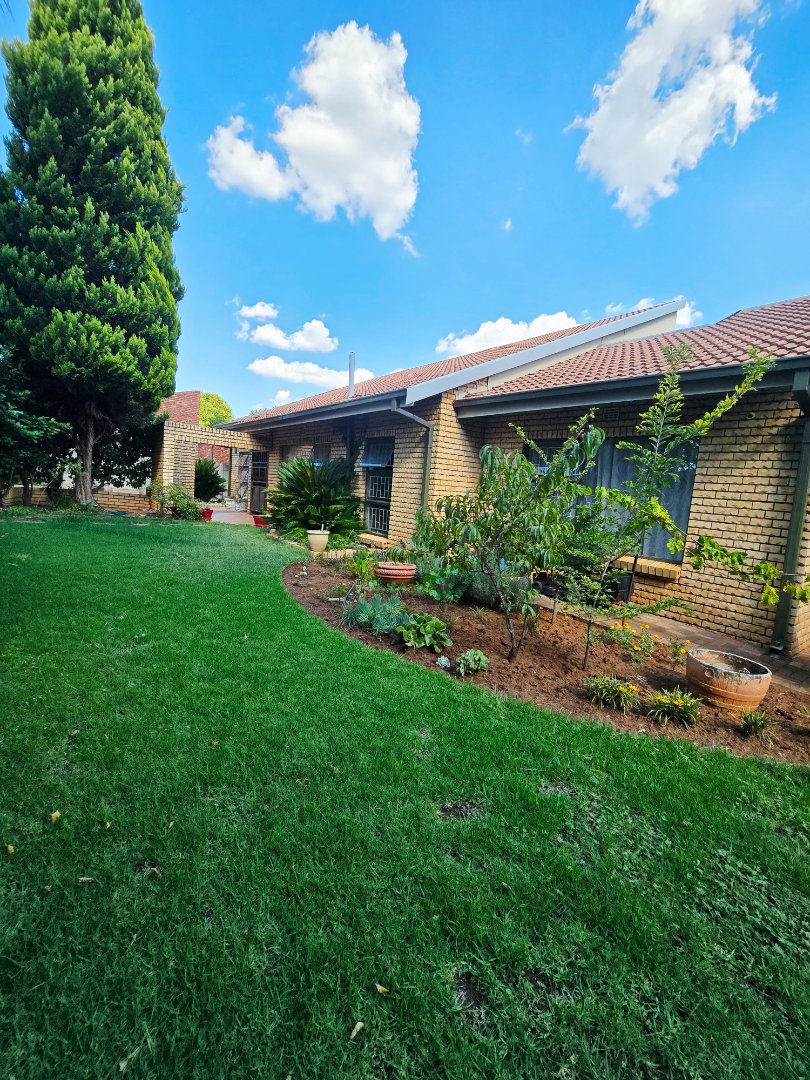 4 Bedroom Property for Sale in Flamwood North West